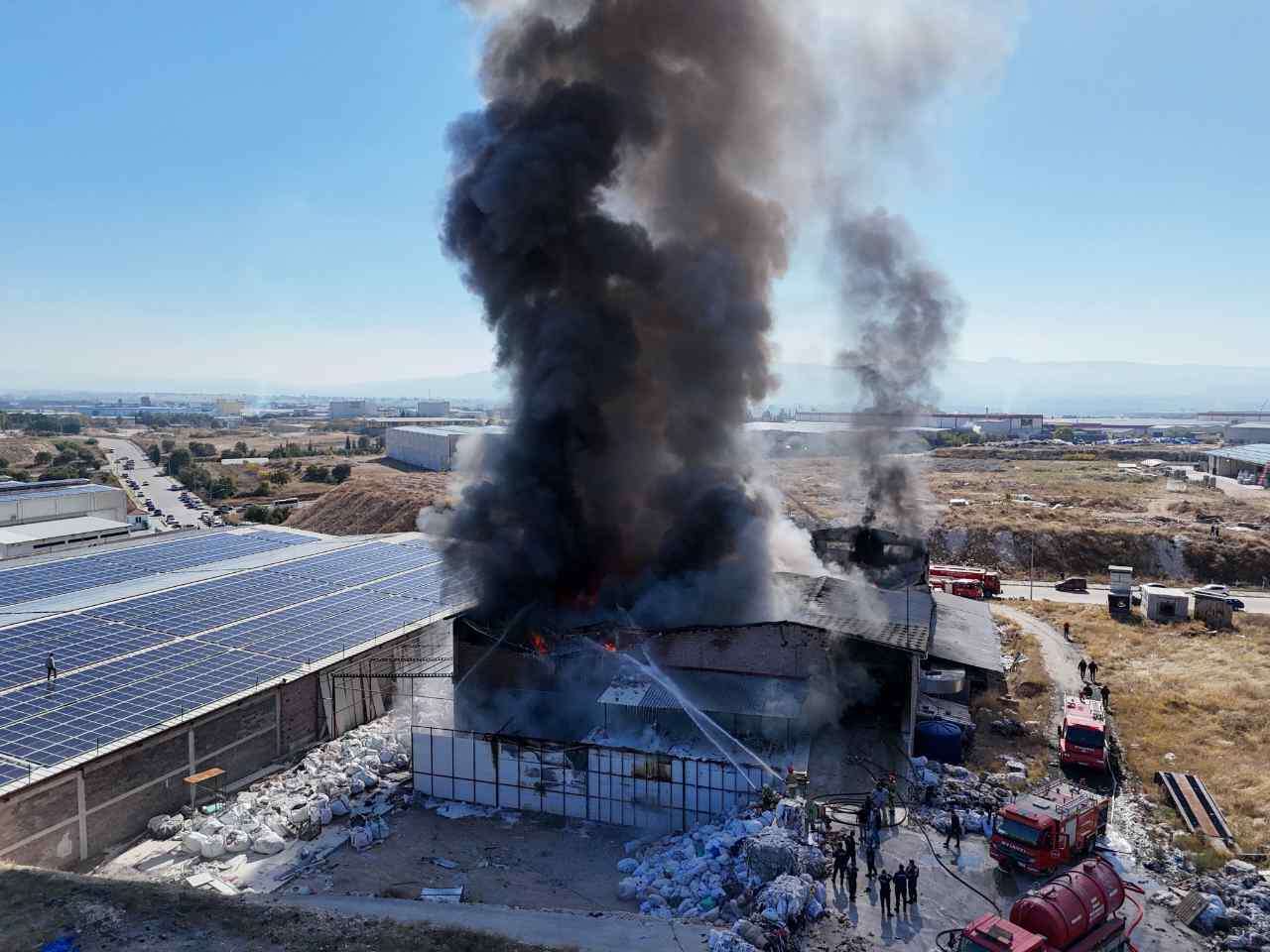 Uşak Tekstil OSB'deki Yangın Kontrol Altına Alındı 5